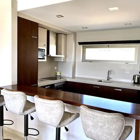 Апартаменты New Stunning Ocean Aprt In 